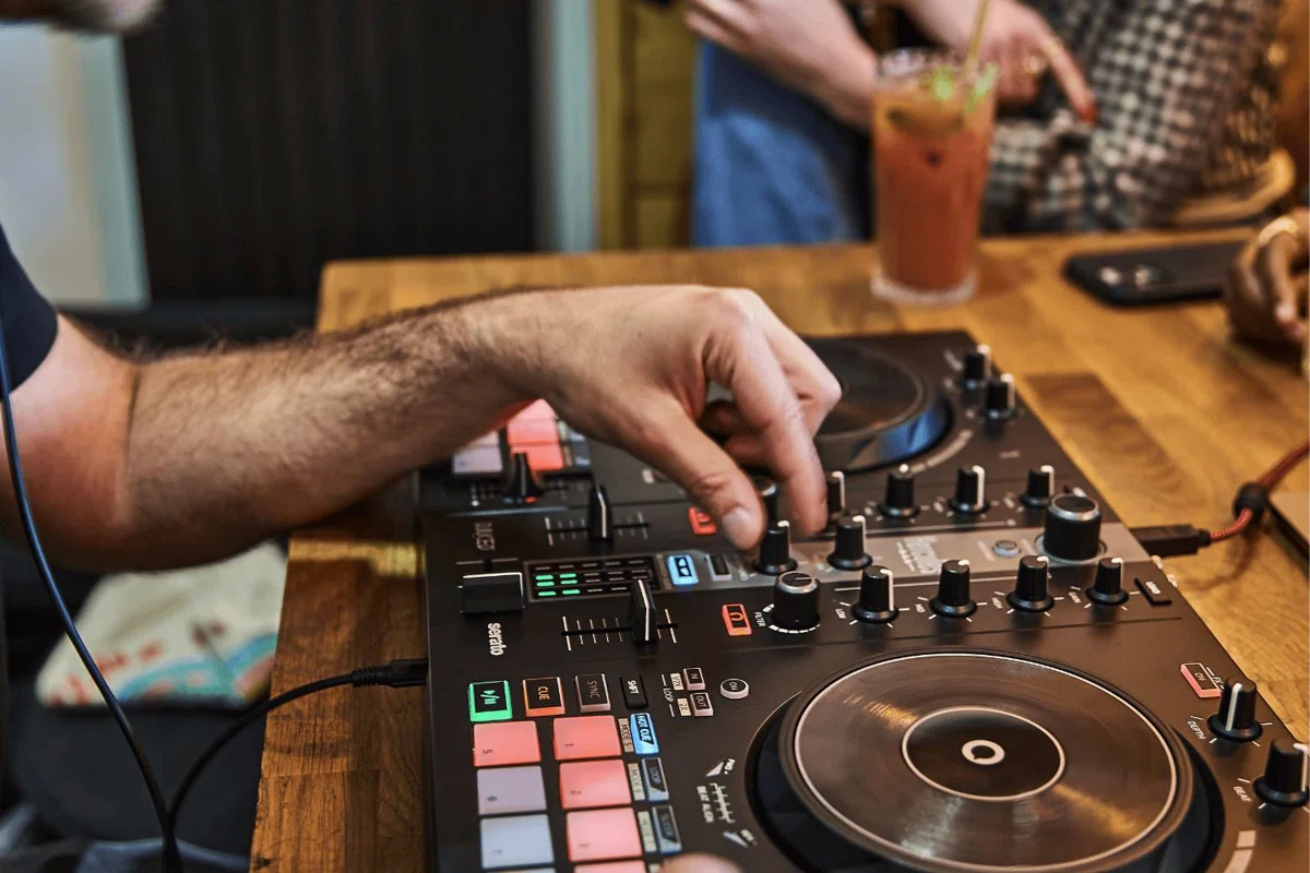 Hercules DJControl Inpulse 300 MK2 Keverőpult Black - 4. kép