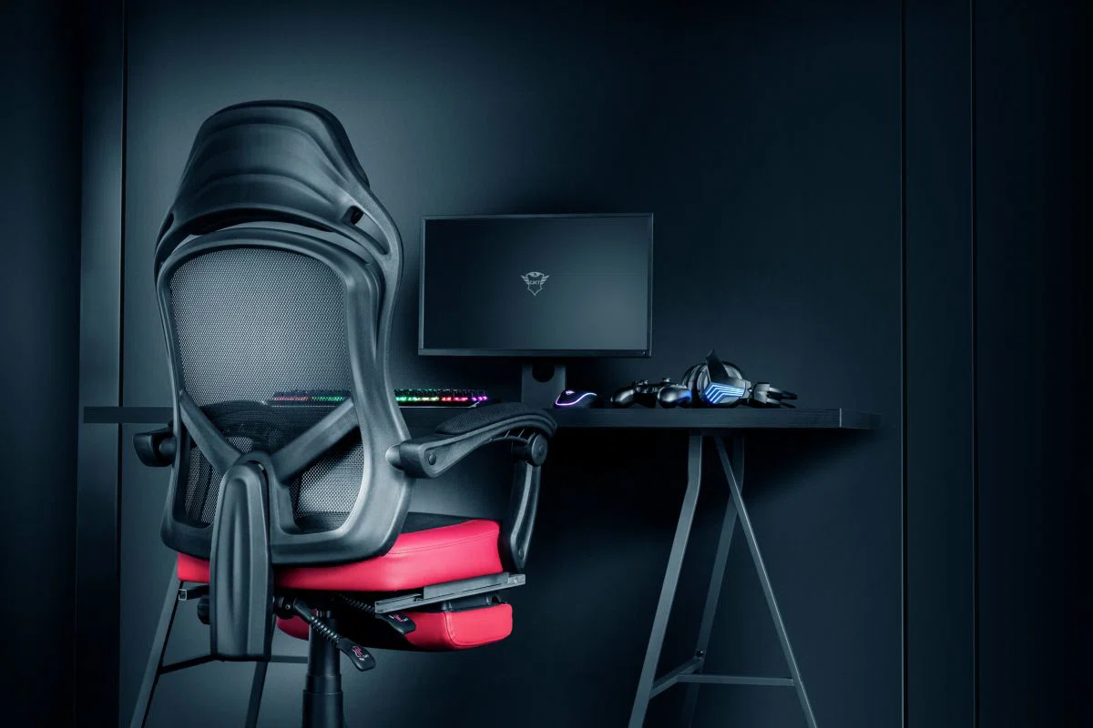 Trust GXT 706 Rona Gaming Chair with footrest Black/Red - 9. kép