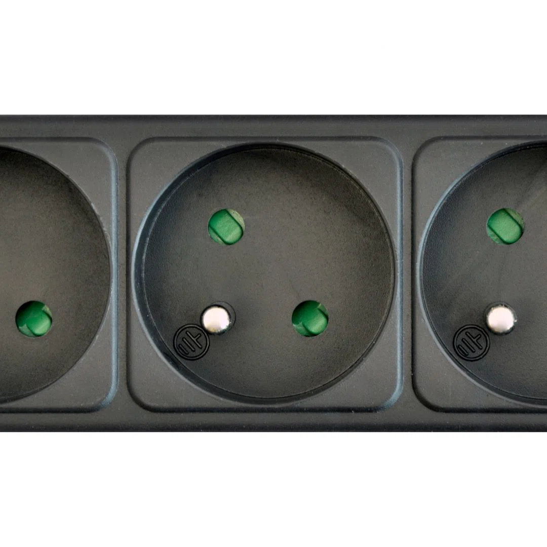 Akyga AK-SP-05U Túlfeszültségvédő Kapcsolóval 5DIN 1,5m Black - 2. kép