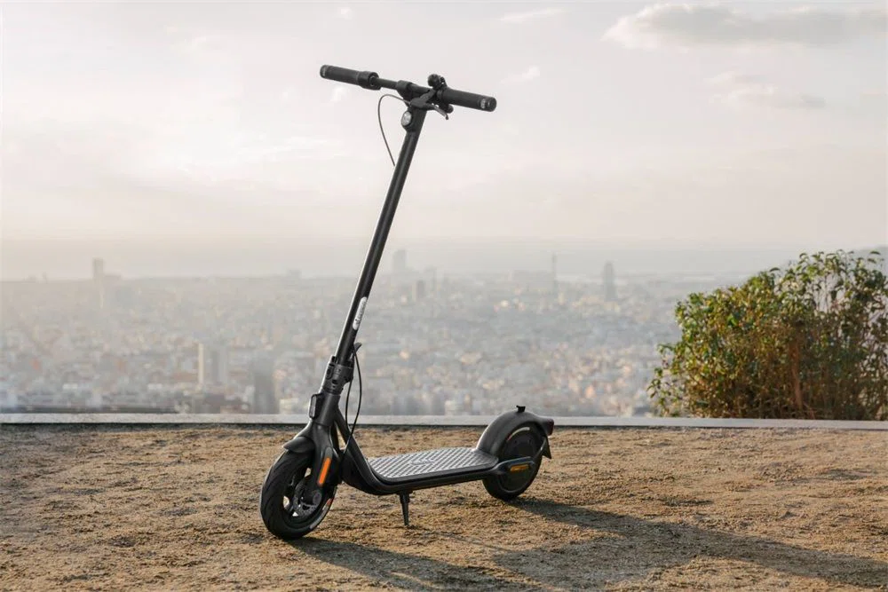Segway-Ninebot KickScooter F2 Elektromos Roller Black - 2. kép